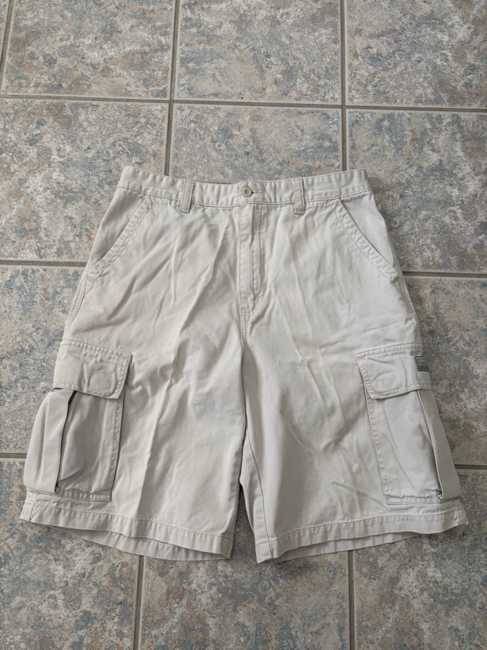 Y2K AEROPOSTALE BAGGY UTILITY CARGO CREAM SHORTS